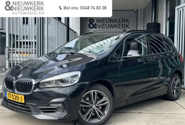 218i High Executive | AUTOMAAT | PANO-DAK | LEDER | HEAD-UP DISPLAY | NAVI XL | CAMERA | CRUISE CONTROL | CLIMATE CONTROL | PDC V+A | LMV 17'' | STOELVERWARMING | BLUETOOTH