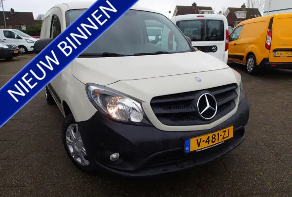 112 BlueEFFICIENCY BENZINE UITVOERING!! +AIRCO+NAVIGATIE !!!!