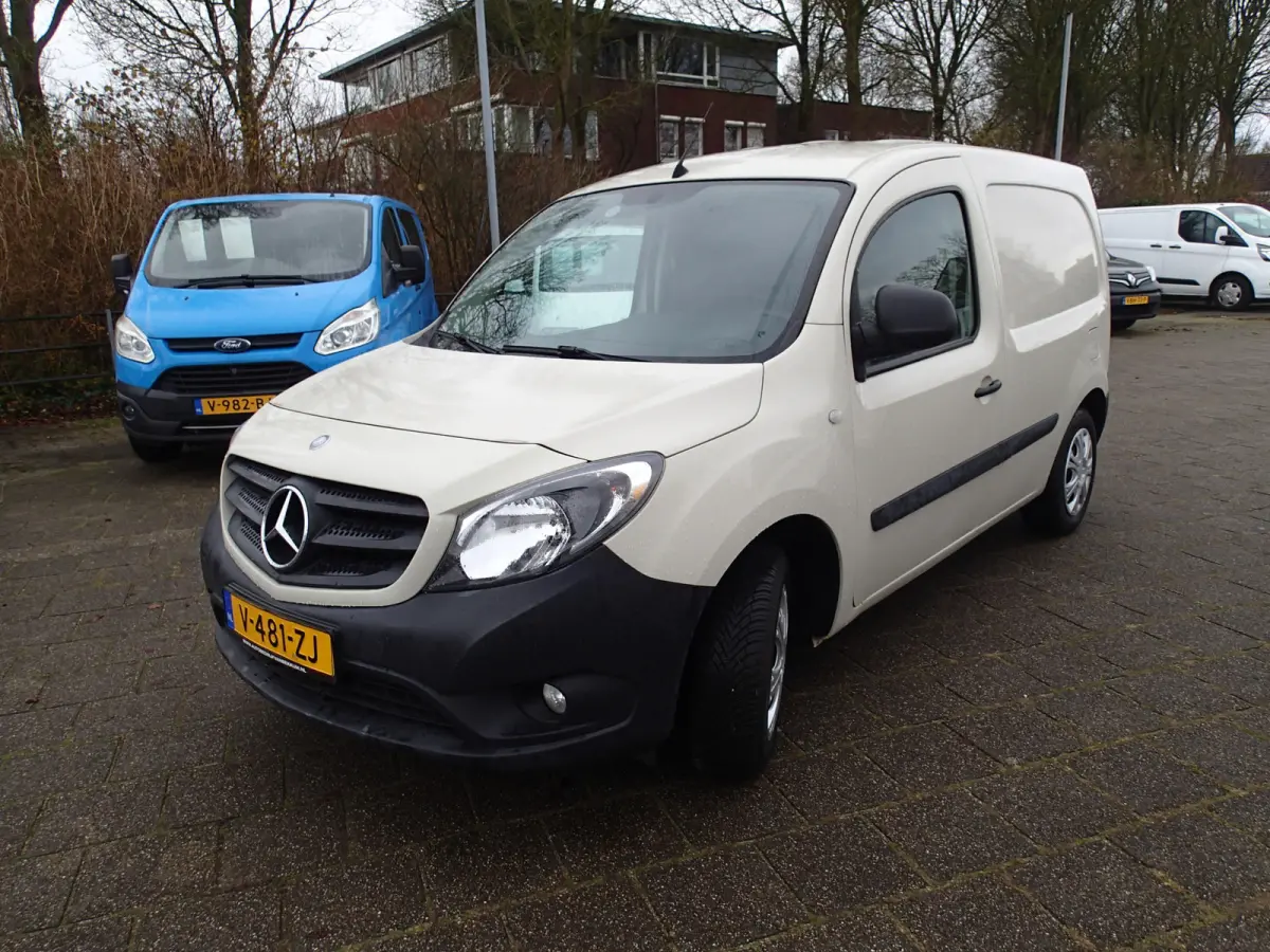 112 BlueEFFICIENCY BENZINE UITVOERING!! +AIRCO+NAVIGATIE !!!!
