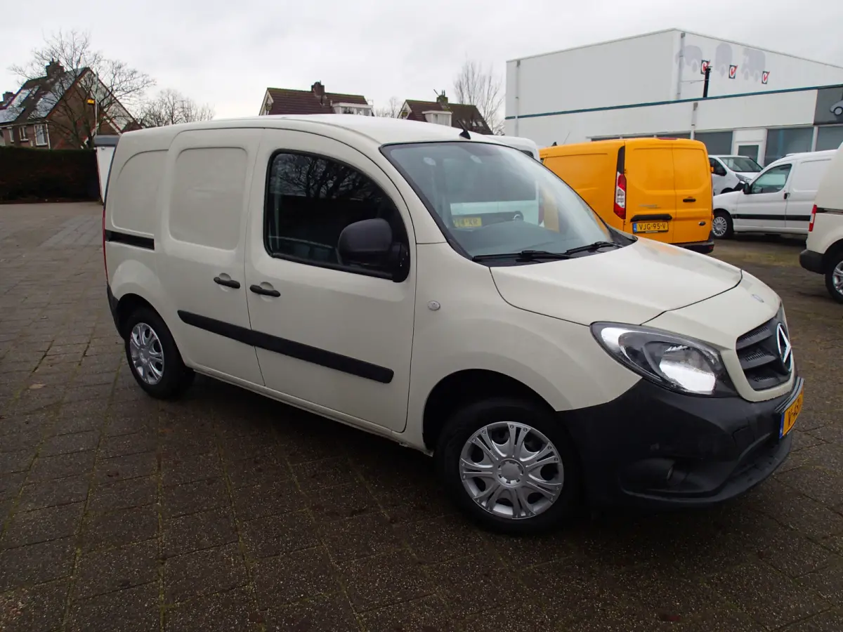 112 BlueEFFICIENCY BENZINE UITVOERING!! +AIRCO+NAVIGATIE !!!!