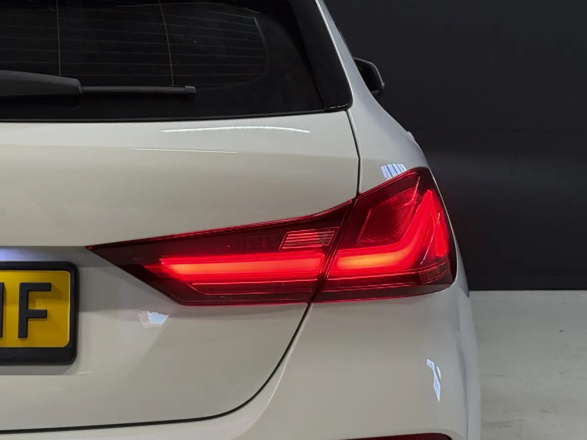 116i Business Edition | Zwarte grill | Apple Carplay | DAB+ | PDC V+A
