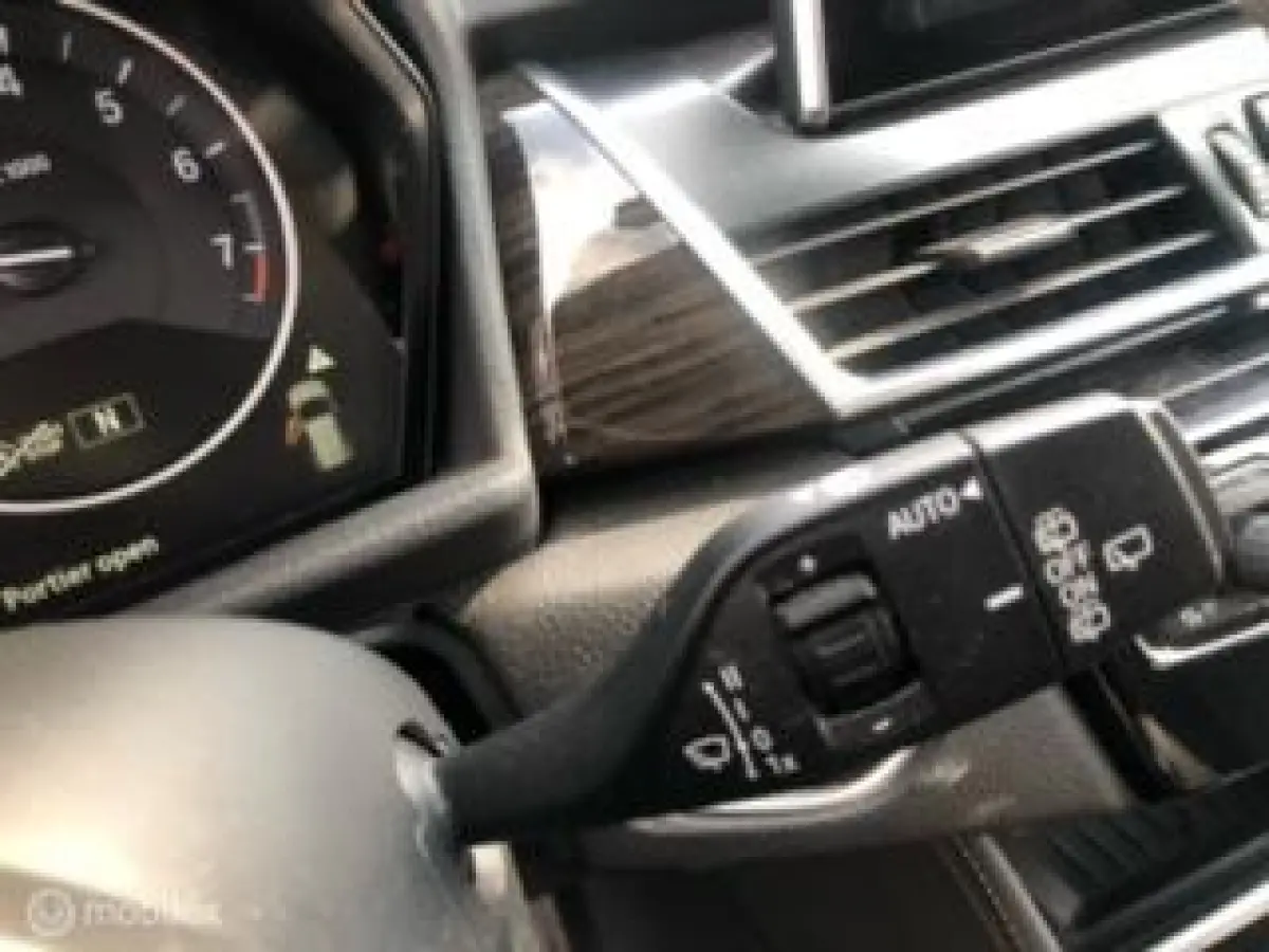 220i