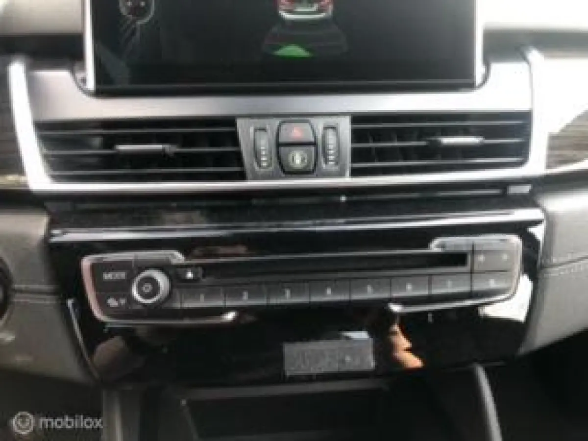 220i
