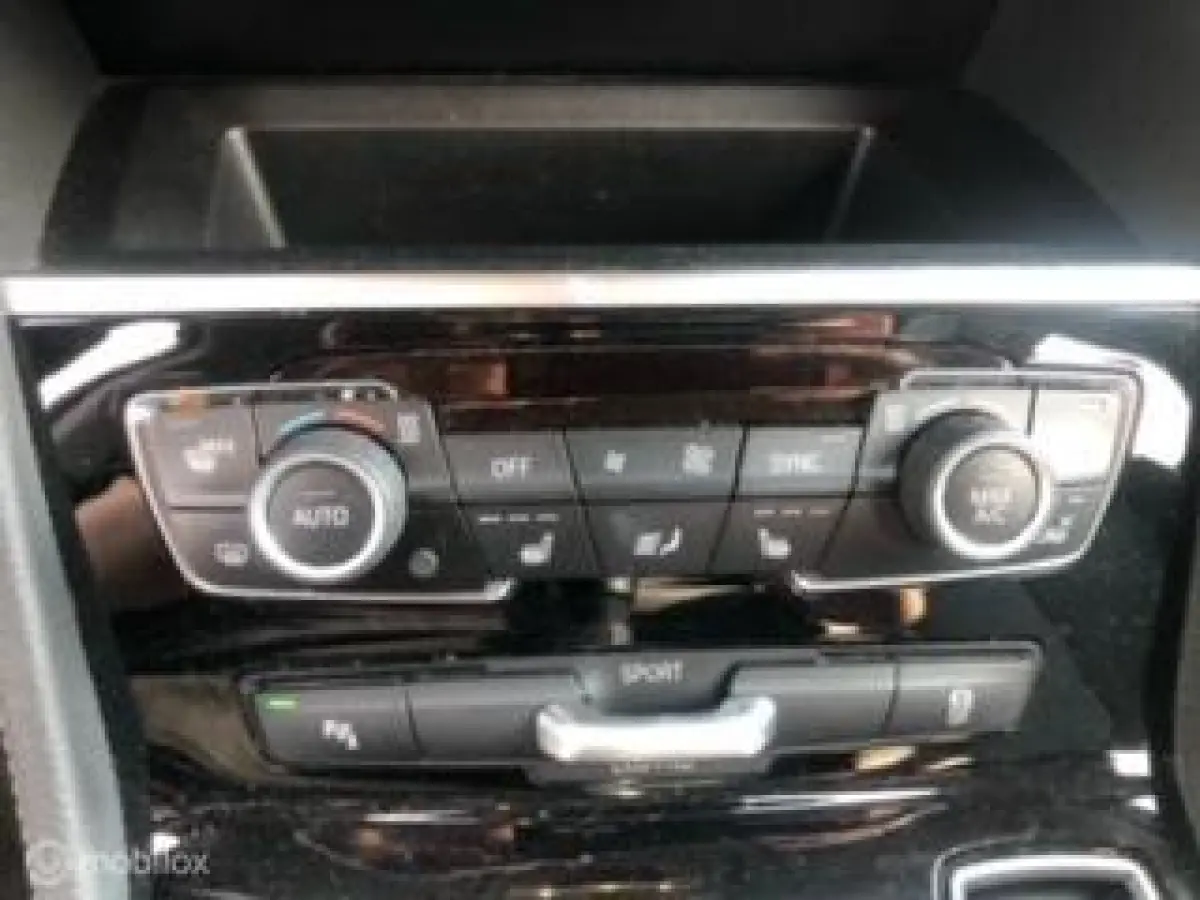 220i