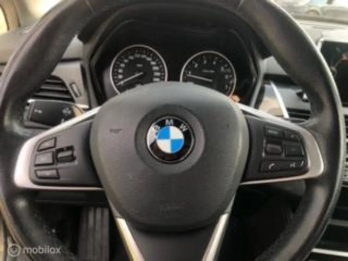 220i