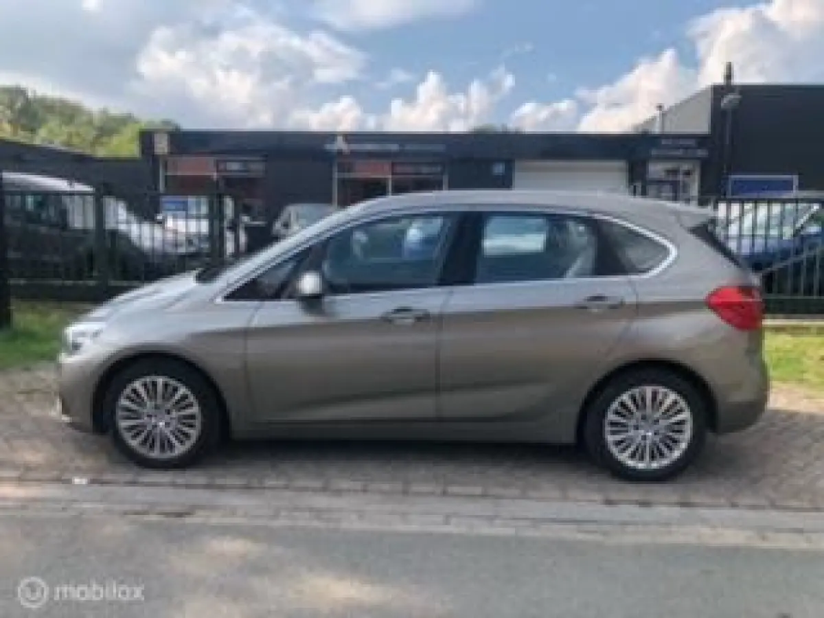 220i