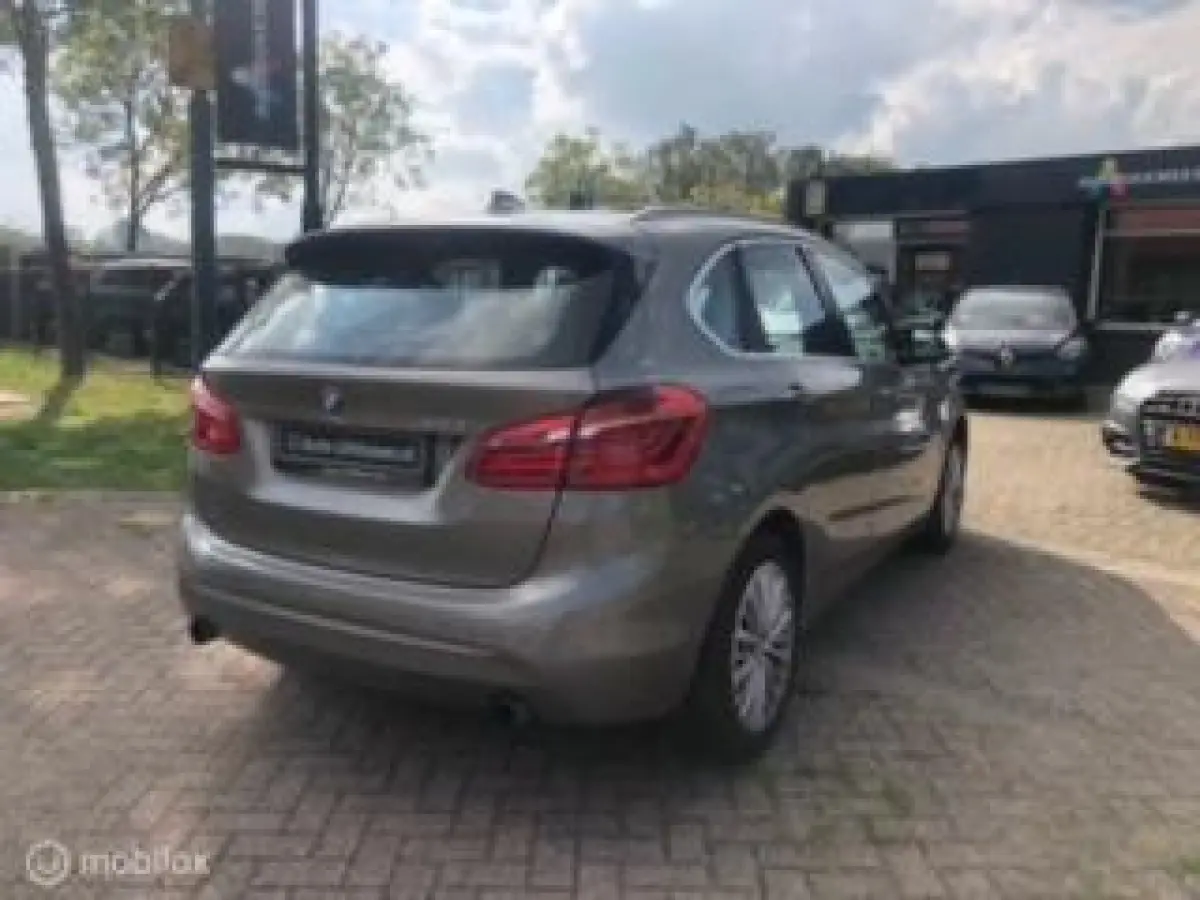 220i