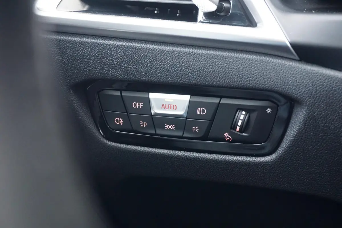 330e M Sport Pro | Trekhaak | Harman Kardon | Elektrische Stoelen met geheugen | Comfort Access |
