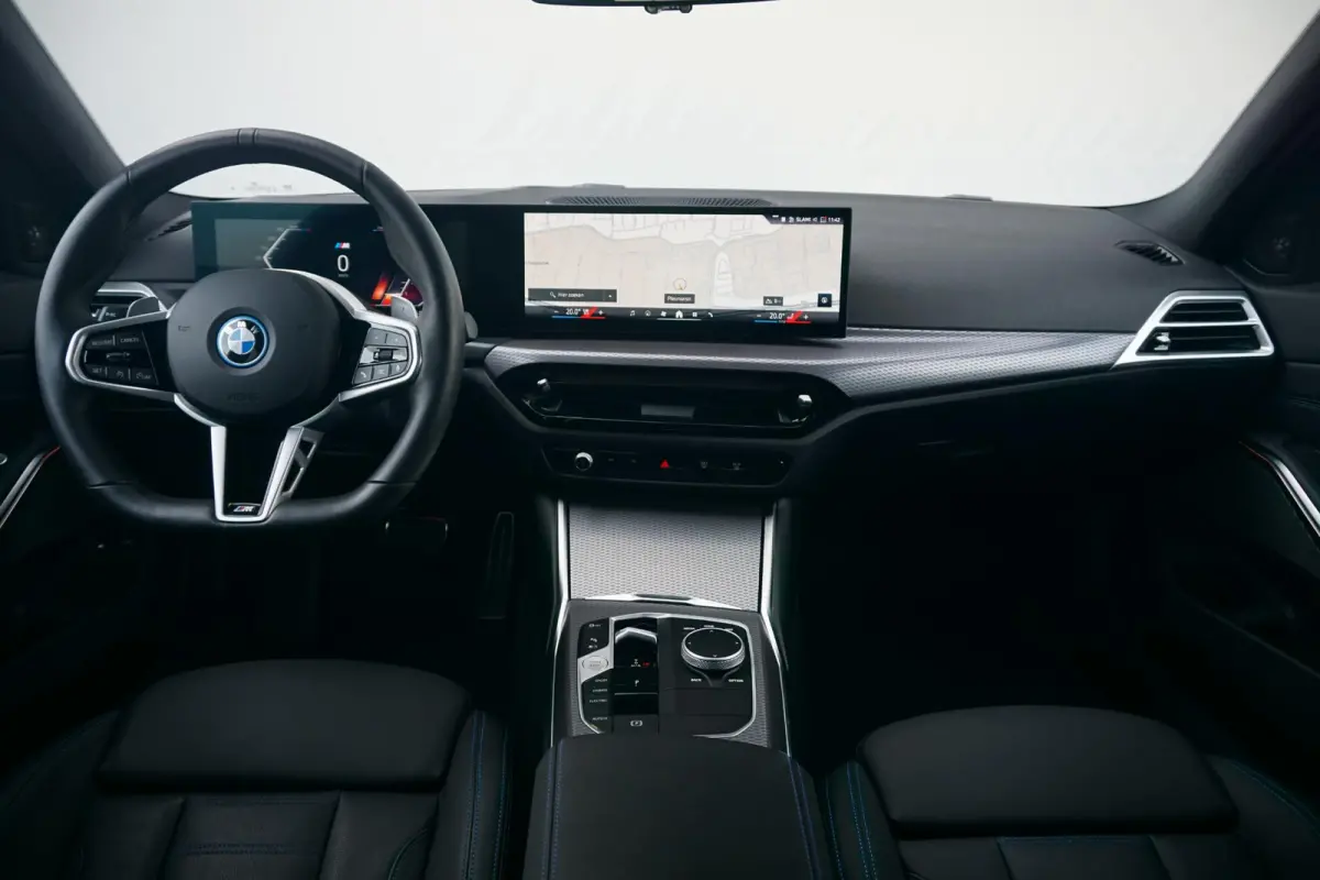 330e M Sport Pro | Trekhaak | Harman Kardon | Elektrische Stoelen met geheugen | Comfort Access |