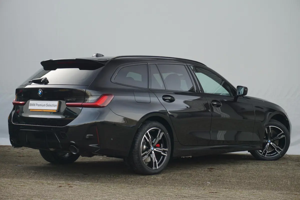 330e M Sport Pro | Trekhaak | Harman Kardon | Elektrische Stoelen met geheugen | Comfort Access |