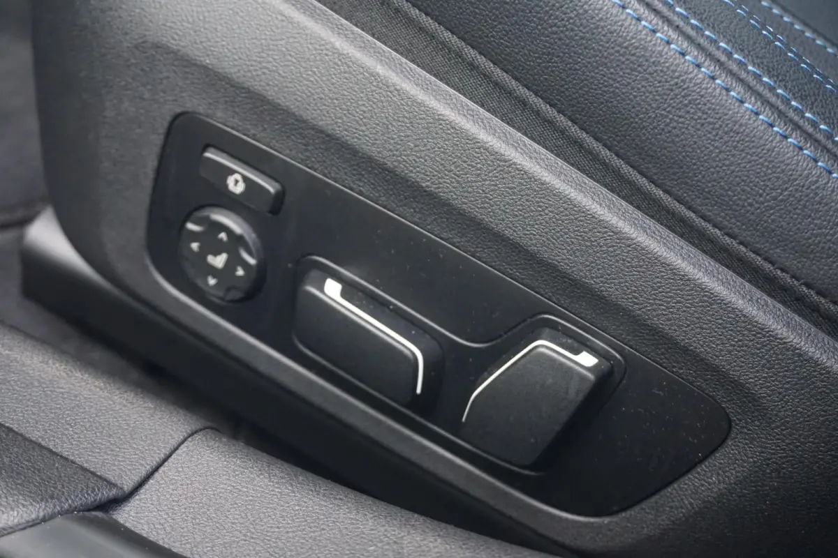 330e M Sport Pro | Trekhaak | Harman Kardon | Elektrische Stoelen met geheugen | Comfort Access |
