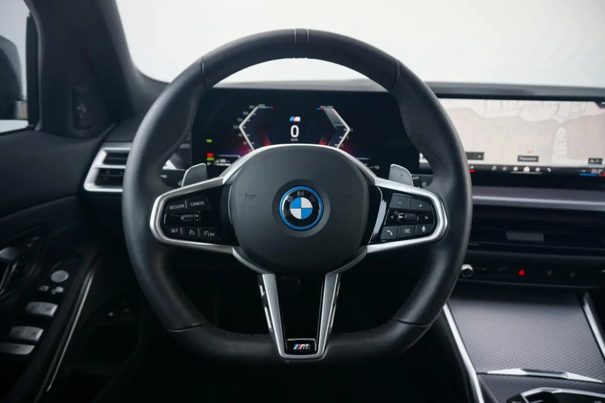 330e M Sport Pro | Trekhaak | Harman Kardon | Elektrische Stoelen met geheugen | Comfort Access |