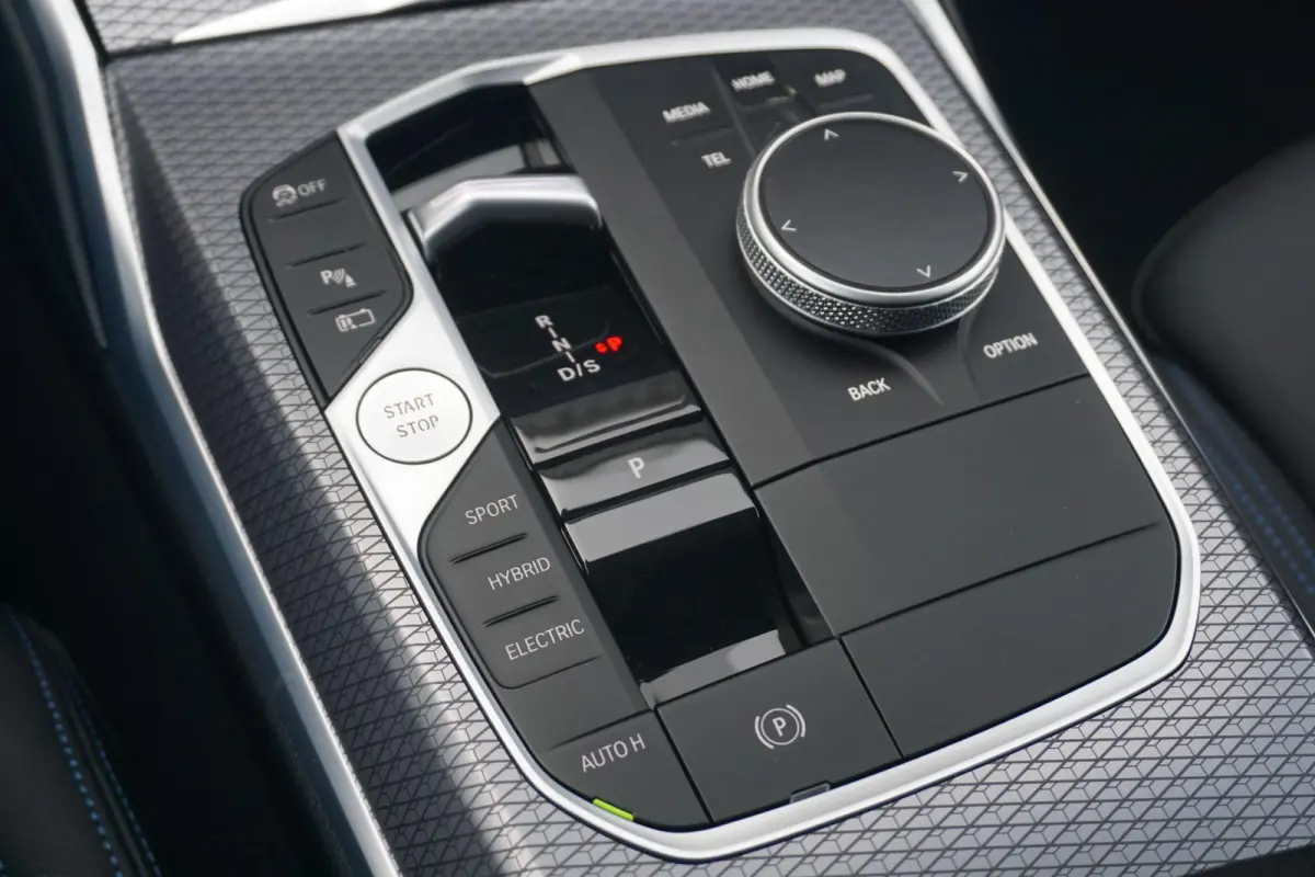 330e M Sport Pro | Trekhaak | Harman Kardon | Elektrische Stoelen met geheugen | Comfort Access |