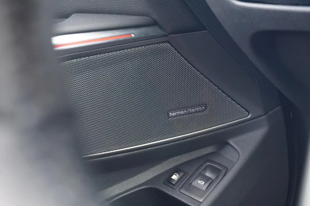 330e M Sport Pro | Trekhaak | Harman Kardon | Elektrische Stoelen met geheugen | Comfort Access |