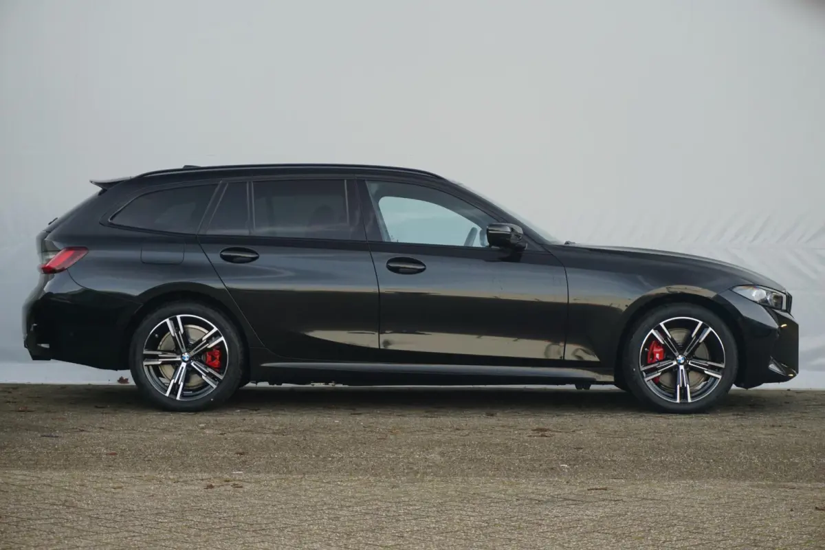 330e M Sport Pro | Trekhaak | Harman Kardon | Elektrische Stoelen met geheugen | Comfort Access |