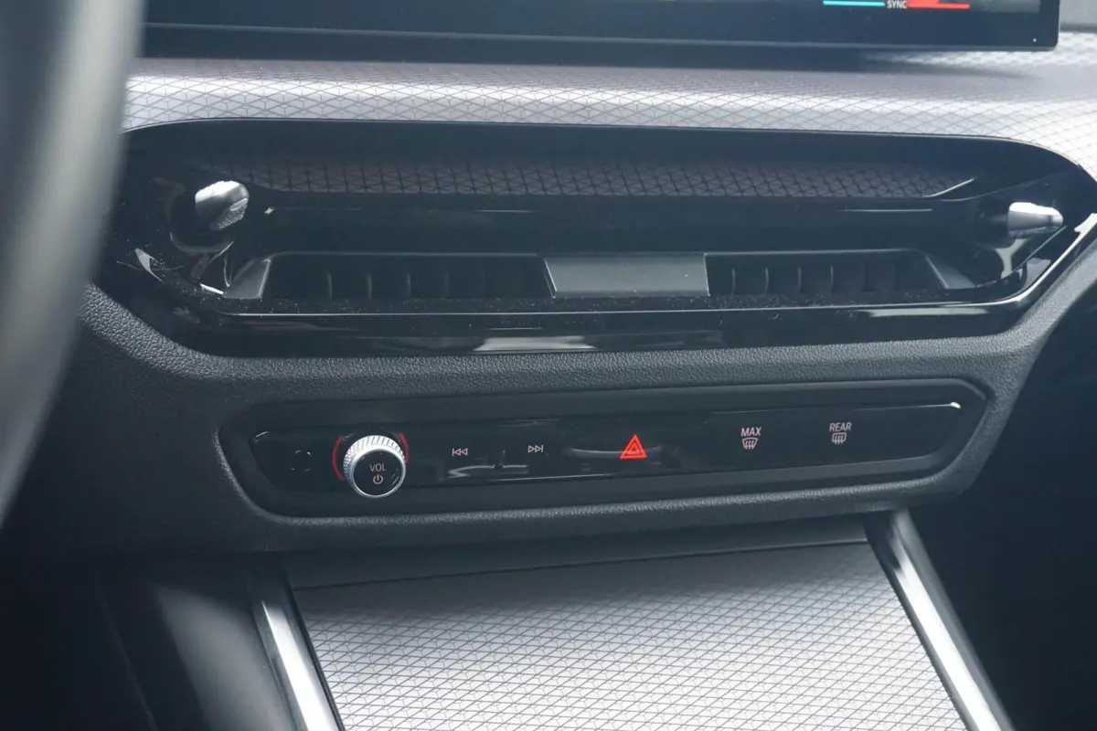 330e M Sport Pro | Trekhaak | Harman Kardon | Elektrische Stoelen met geheugen | Comfort Access |