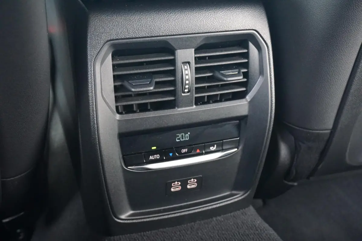 330e M Sport Pro | Trekhaak | Harman Kardon | Elektrische Stoelen met geheugen | Comfort Access |