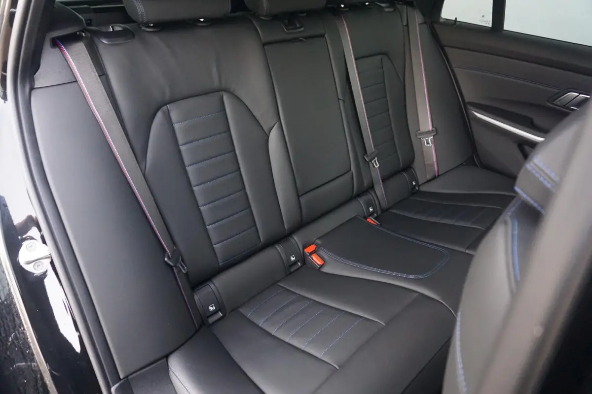 330e M Sport Pro | Trekhaak | Harman Kardon | Elektrische Stoelen met geheugen | Comfort Access |