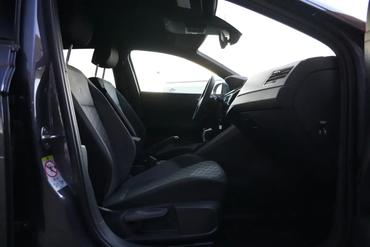 1.0 TSI R-Line | 110 PK | Navigatie | Adaptieve cruise control | Stoelverwarming | Volkswagen Taigo R-Line met 110 PK, voorzien van een 1.0-liter 3-cilinder TSI-benzinemotor, navigatiesystee
