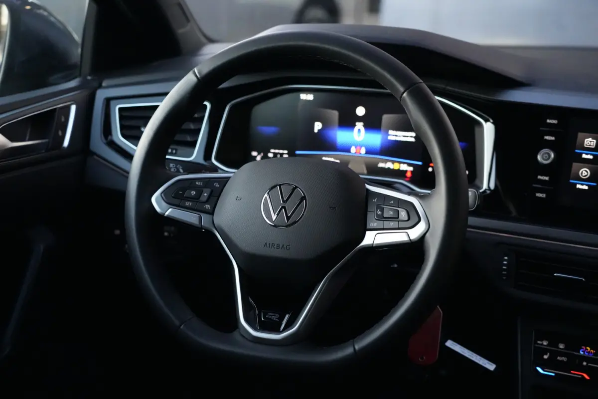 1.0 TSI R-Line | 110 PK | Navigatie | Adaptieve cruise control | Stoelverwarming | Volkswagen Taigo R-Line met 110 PK, voorzien van een 1.0-liter 3-cilinder TSI-benzinemotor, navigatiesystee