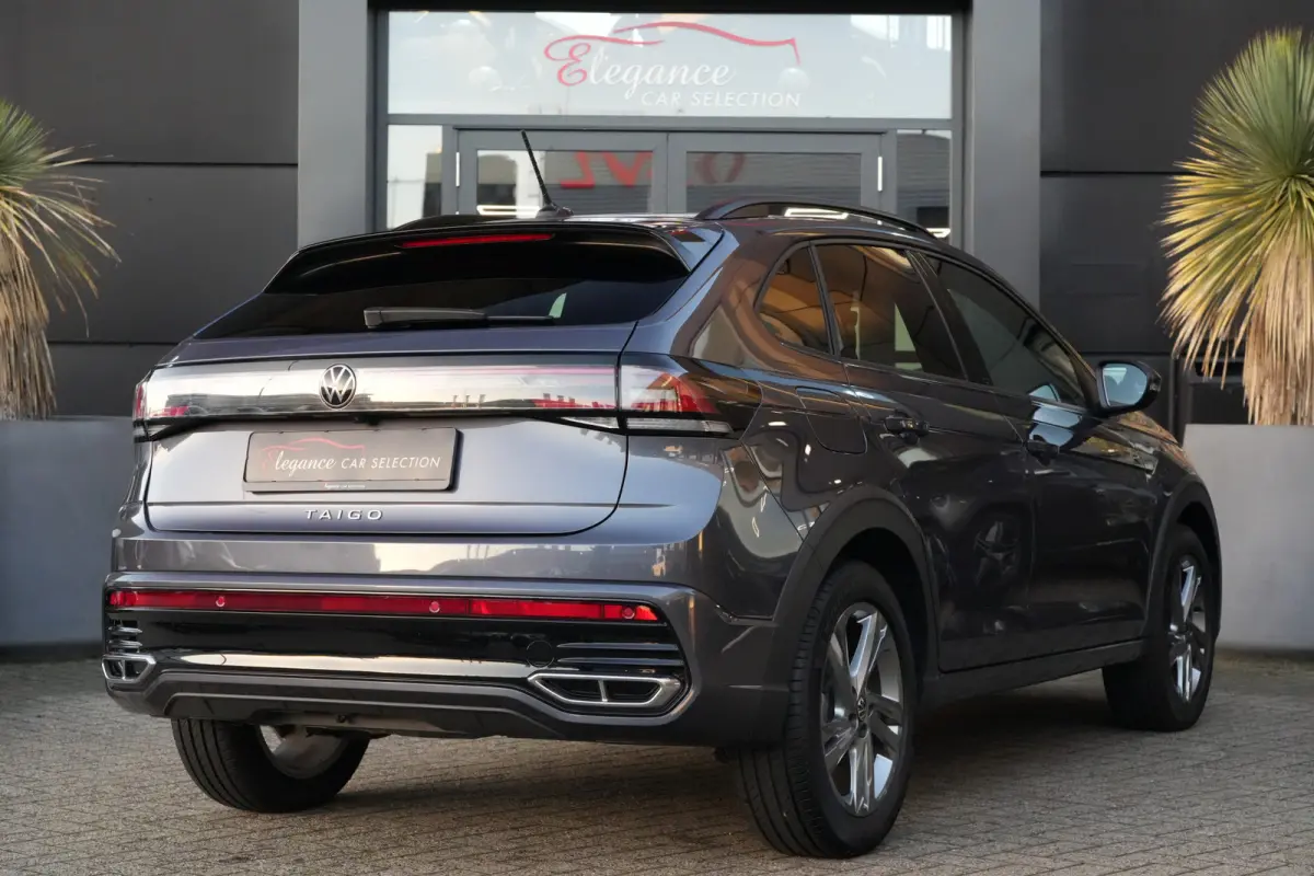1.0 TSI R-Line | 110 PK | Navigatie | Adaptieve cruise control | Stoelverwarming | Volkswagen Taigo R-Line met 110 PK, voorzien van een 1.0-liter 3-cilinder TSI-benzinemotor, navigatiesystee
