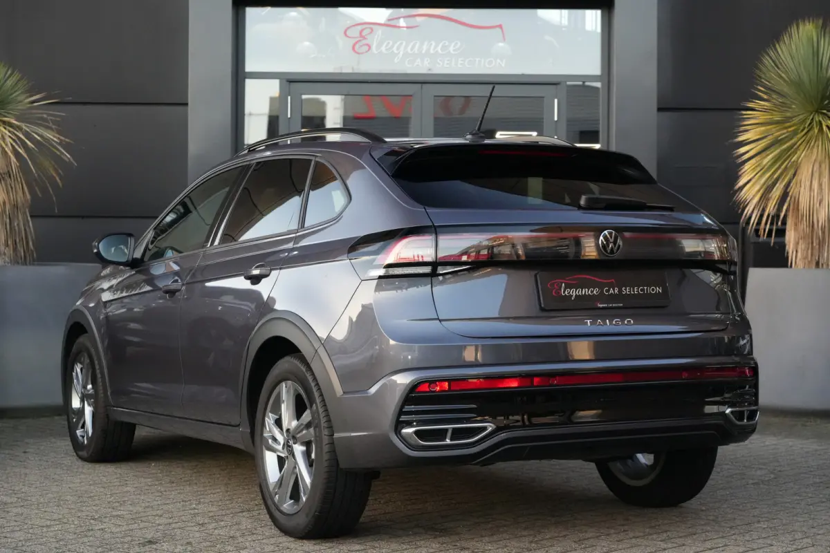 1.0 TSI R-Line | 110 PK | Navigatie | Adaptieve cruise control | Stoelverwarming | Volkswagen Taigo R-Line met 110 PK, voorzien van een 1.0-liter 3-cilinder TSI-benzinemotor, navigatiesystee