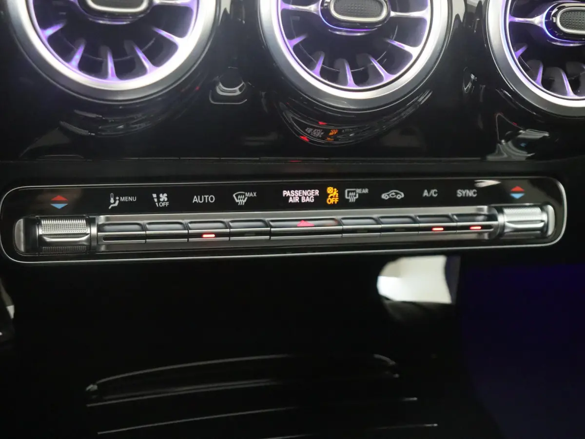180 Business Solution AMG / Panoramadak/ Night/ 19 inch