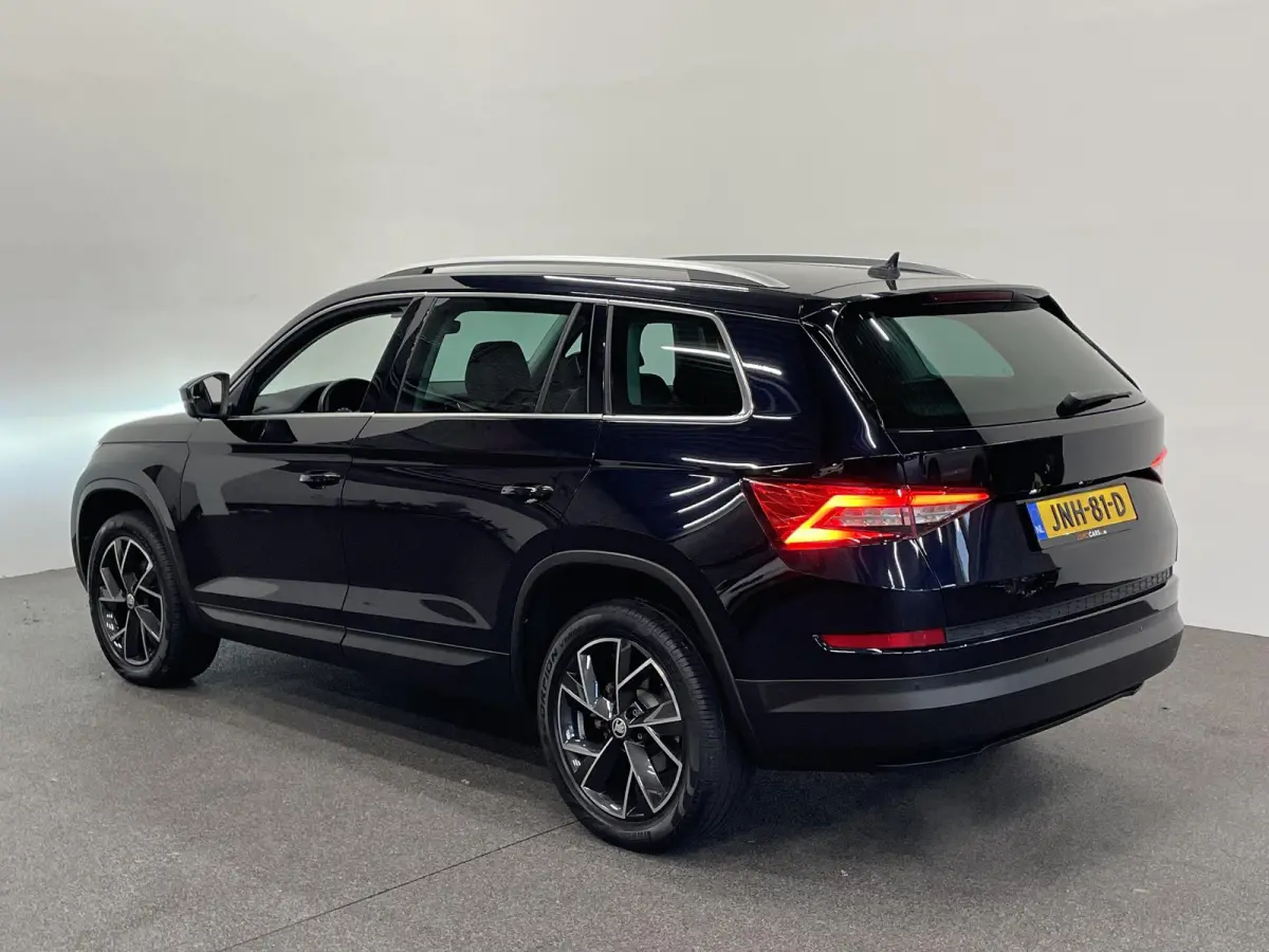 1.5 TSI Sportline Business Airco ECC Navi Carplay 19" LM Velgen Leder PDC VA+ 360 Camera Stoelverwarming voor & achter