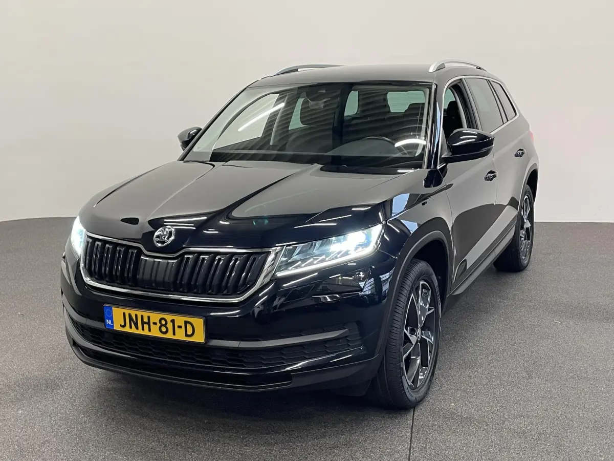 1.5 TSI Sportline Business Airco ECC Navi Carplay 19" LM Velgen Leder/Alcantara PDC VA+ 360 Camera Stoelverwarming voor & achter