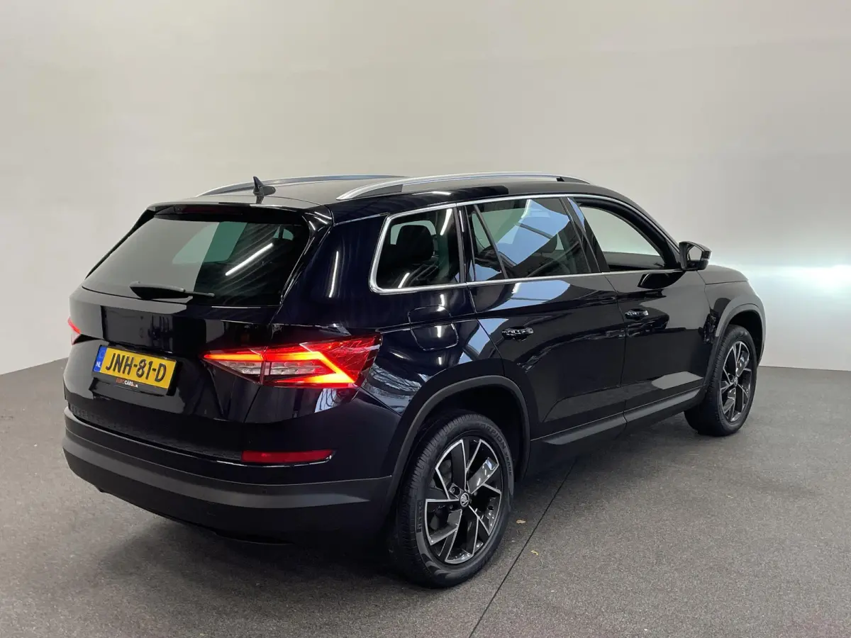 1.5 TSI Sportline Business Airco ECC Navi Carplay 19" LM Velgen Leder/Alcantara PDC VA+ 360 Camera Stoelverwarming voor & achter