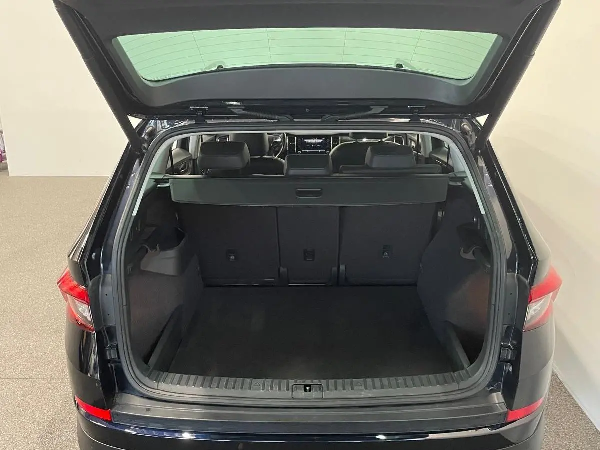 1.5 TSI Sportline Business Airco ECC Navi Carplay 19" LM Velgen Leder PDC VA+ 360 Camera Stoelverwarming voor & achter