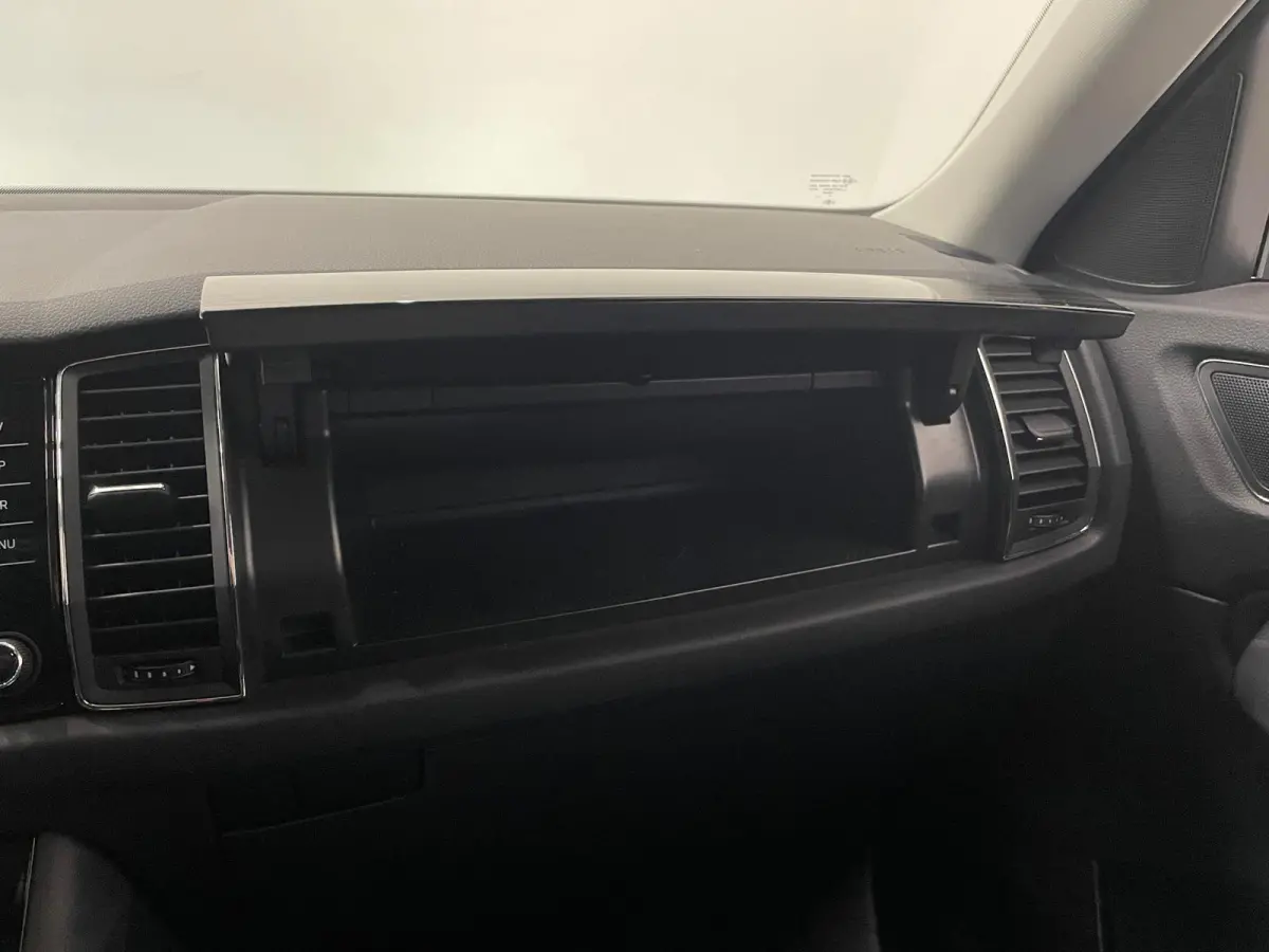 1.5 TSI Sportline Business Airco ECC Navi Carplay 19" LM Velgen Leder PDC VA+ 360 Camera Stoelverwarming voor & achter