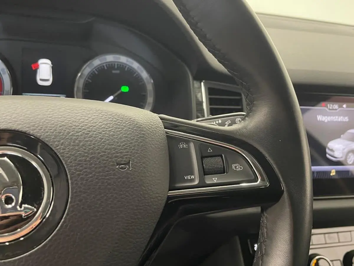 1.5 TSI Sportline Business Airco ECC Navi Carplay 19" LM Velgen Leder PDC VA+ 360 Camera Stoelverwarming voor & achter