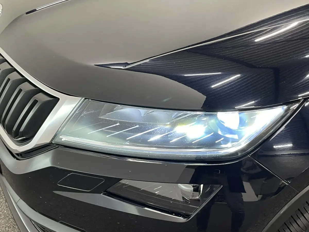 1.5 TSI Sportline Business Airco ECC Navi Carplay 19" LM Velgen Leder PDC VA+ 360 Camera Stoelverwarming voor & achter