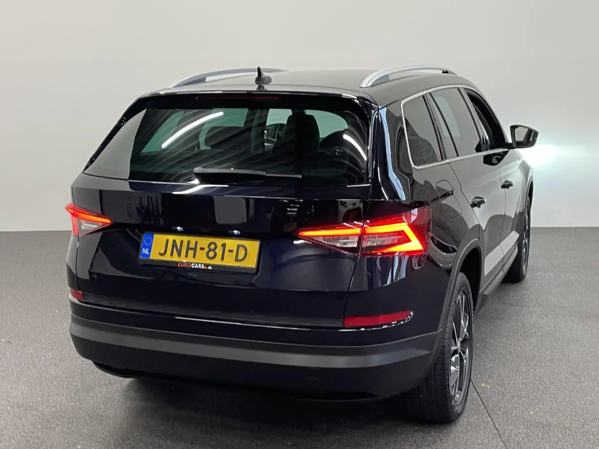 1.5 TSI Sportline Business Airco ECC Navi Carplay 19" LM Velgen Leder PDC VA+ 360 Camera Stoelverwarming voor & achter