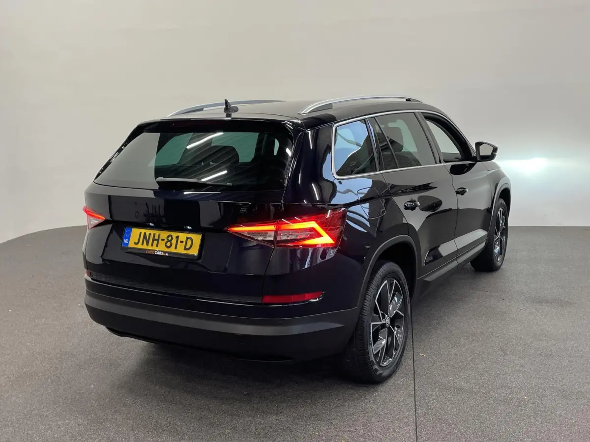 1.5 TSI Sportline Business Airco ECC Navi Carplay 19" LM Velgen Leder/Alcantara PDC VA+ 360 Camera Stoelverwarming voor & achter