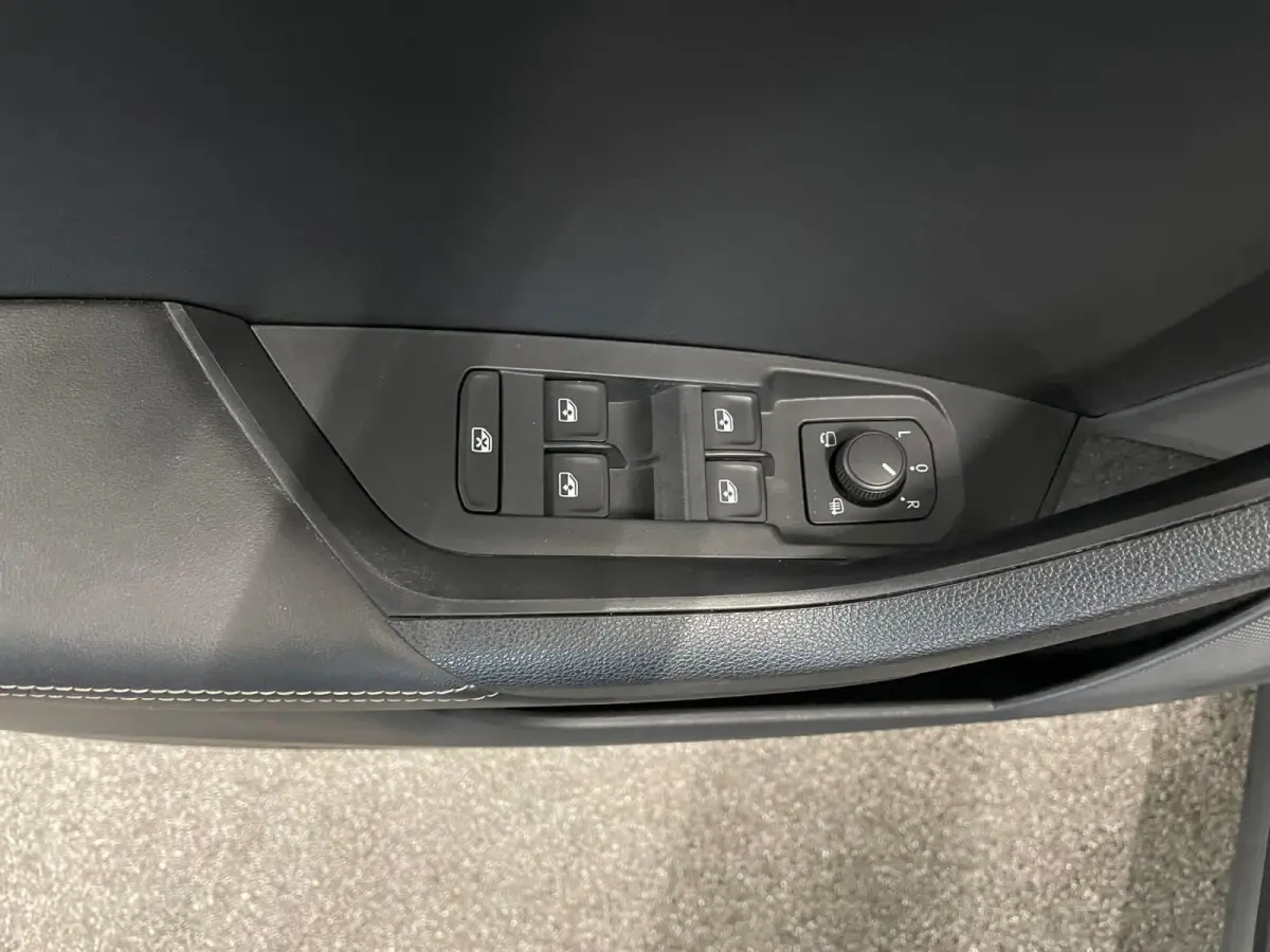 1.5 TSI Sportline Business Airco ECC Navi Carplay 19" LM Velgen Leder PDC VA+ 360 Camera Stoelverwarming voor & achter