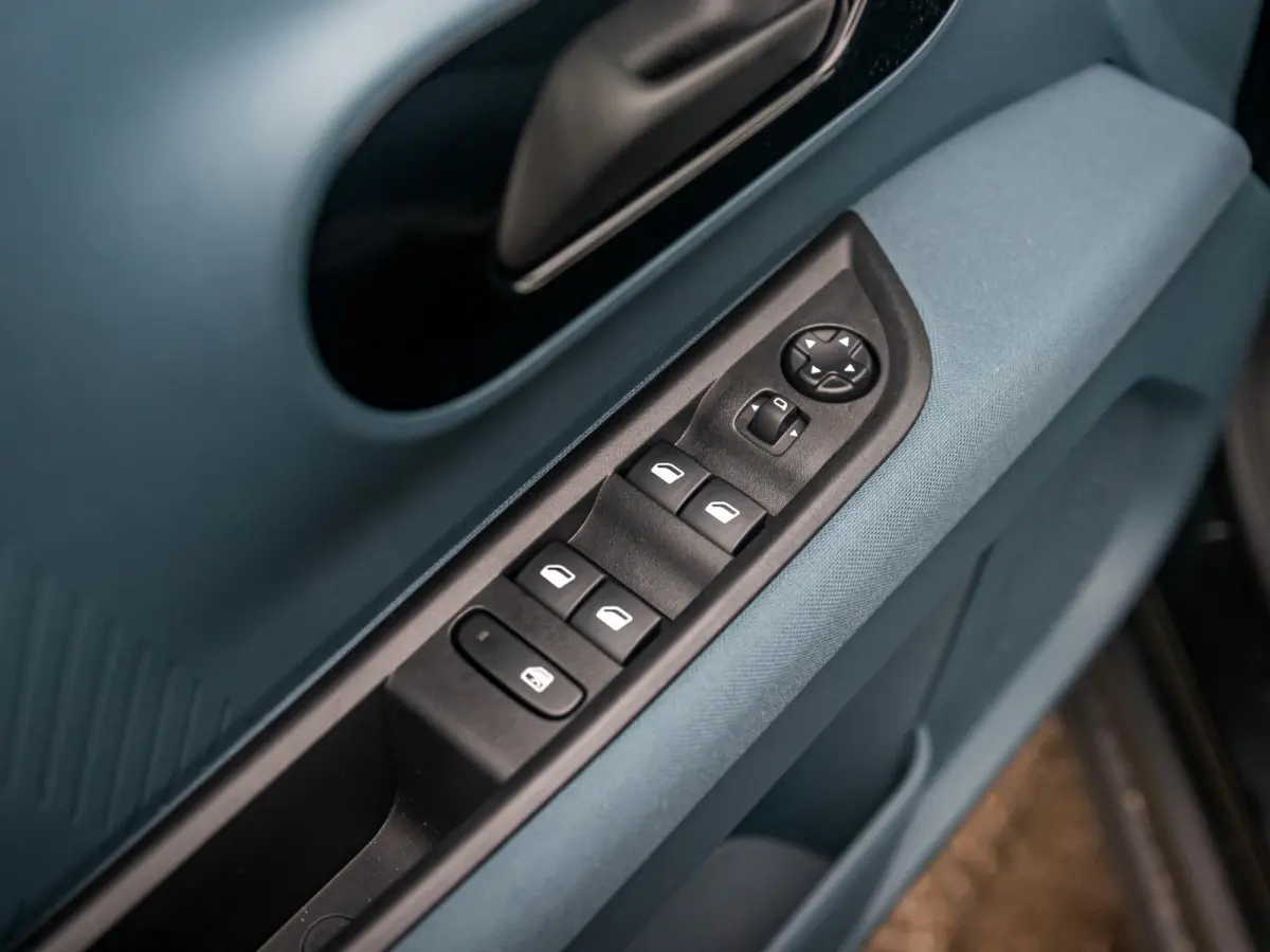 1.2 Hybrid Edizione Nero | Automaat | PDC | Airco | Apple Carplay | Cruise | Pack Style