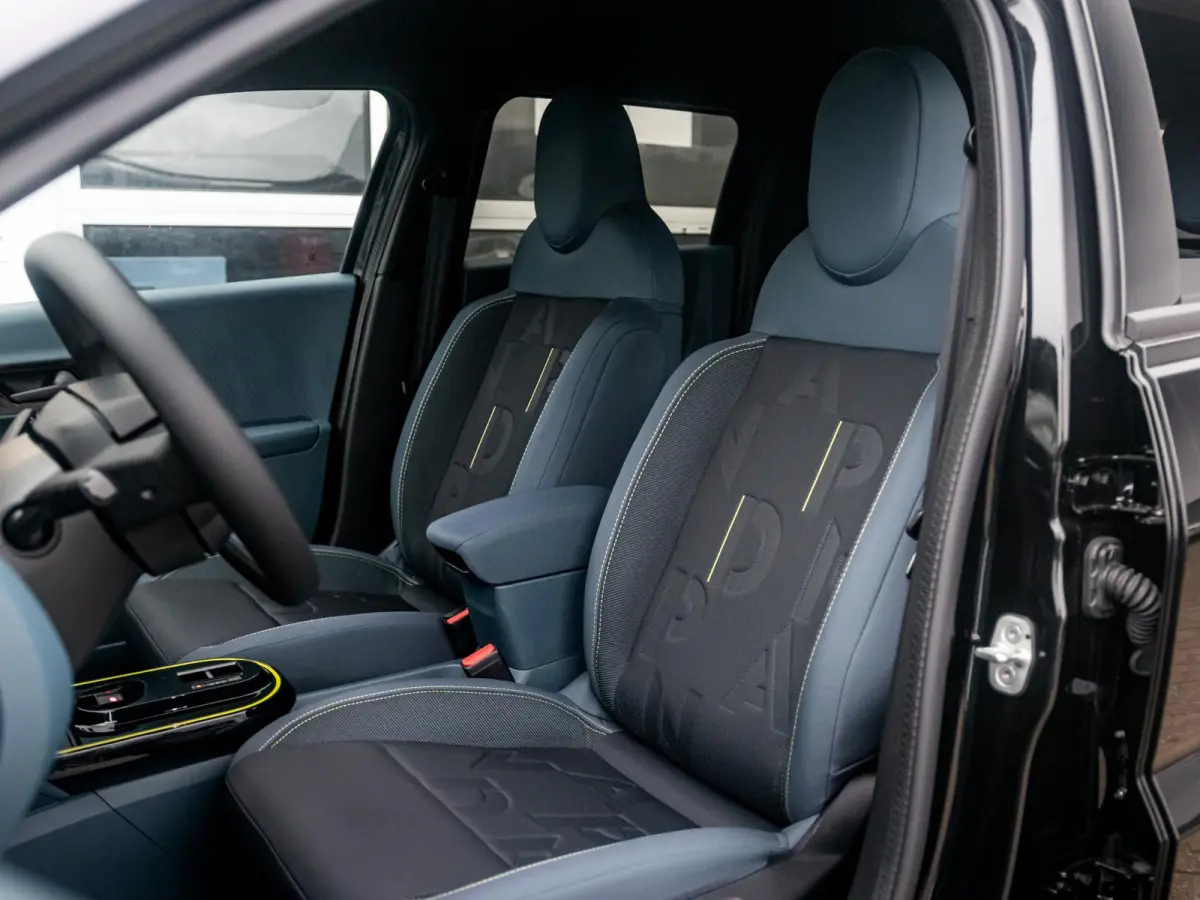 1.2 Hybrid Edizione Nero | Automaat | PDC | Airco | Apple Carplay | Cruise | Pack Style