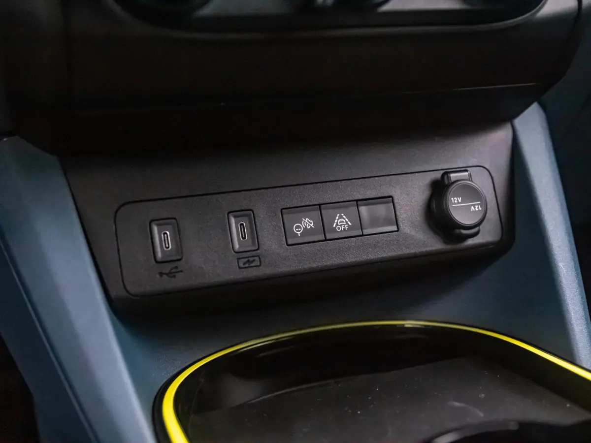 1.2 Hybrid Edizione Nero | Automaat | PDC | Airco | Apple Carplay | Cruise | Pack Style