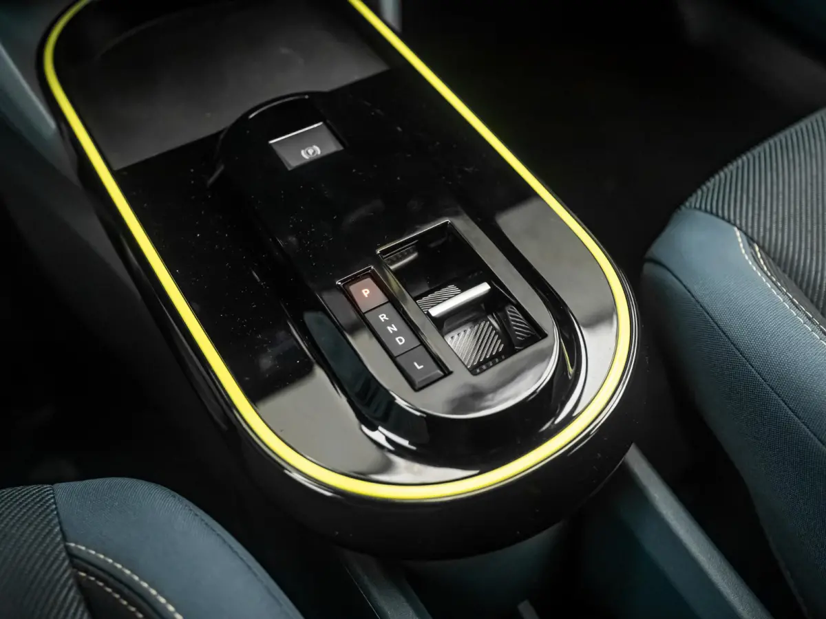 1.2 Hybrid Edizione Nero | Automaat | PDC | Airco | Apple Carplay | Cruise | Pack Style