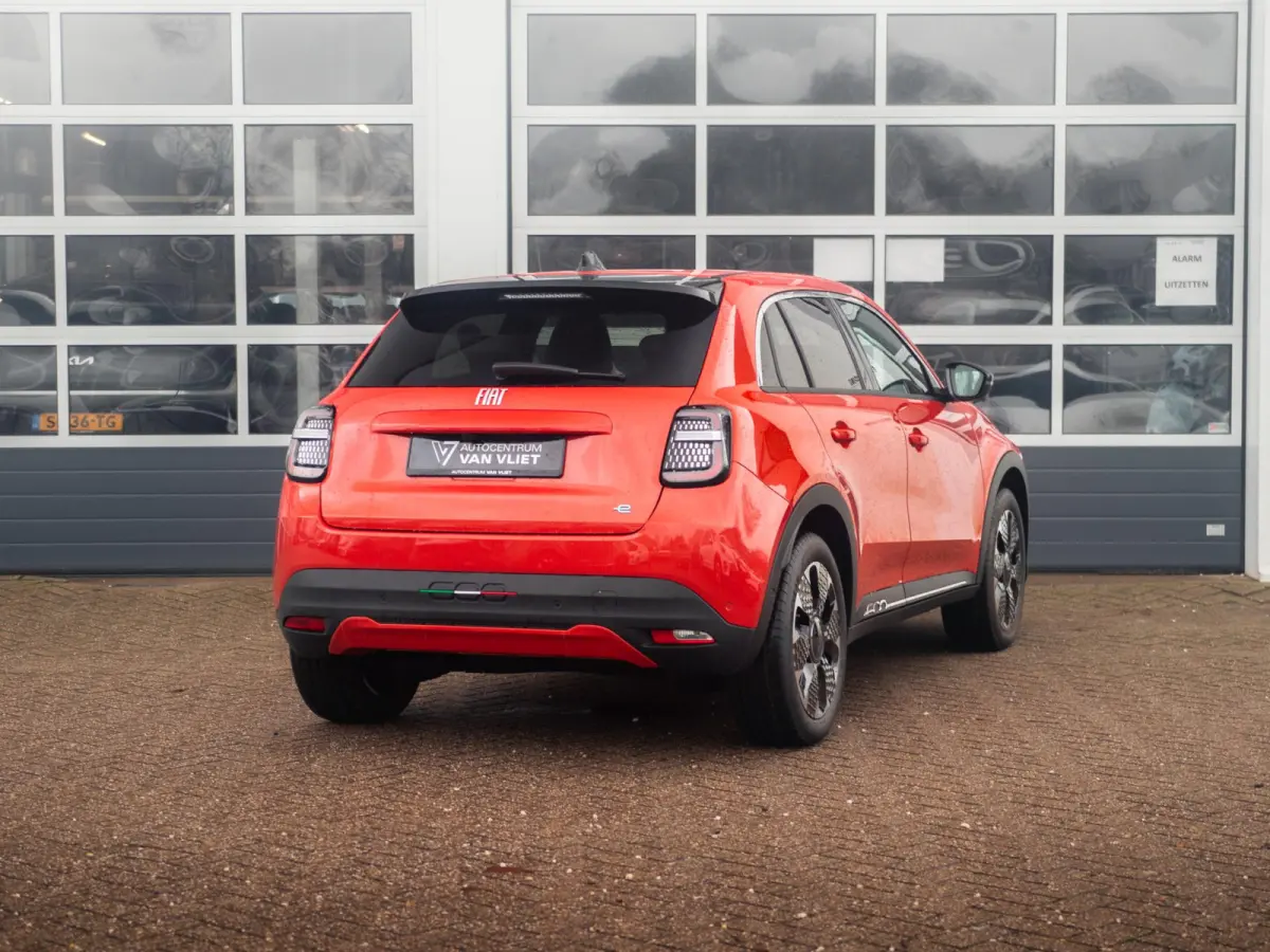 La Prima 54 kWh | 17% Bijtelling | Carplay | Elek. Stoel | Stoelverwarming | Keyless | LED | Clima