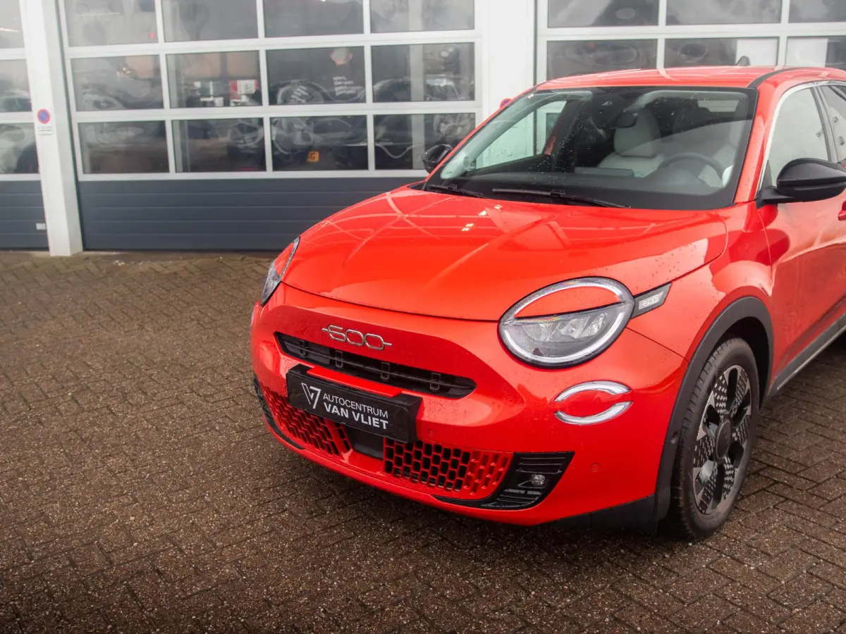 La Prima 54 kWh | 17% Bijtelling | Carplay | Elek. Stoel | Stoelverwarming | Keyless | LED | Clima