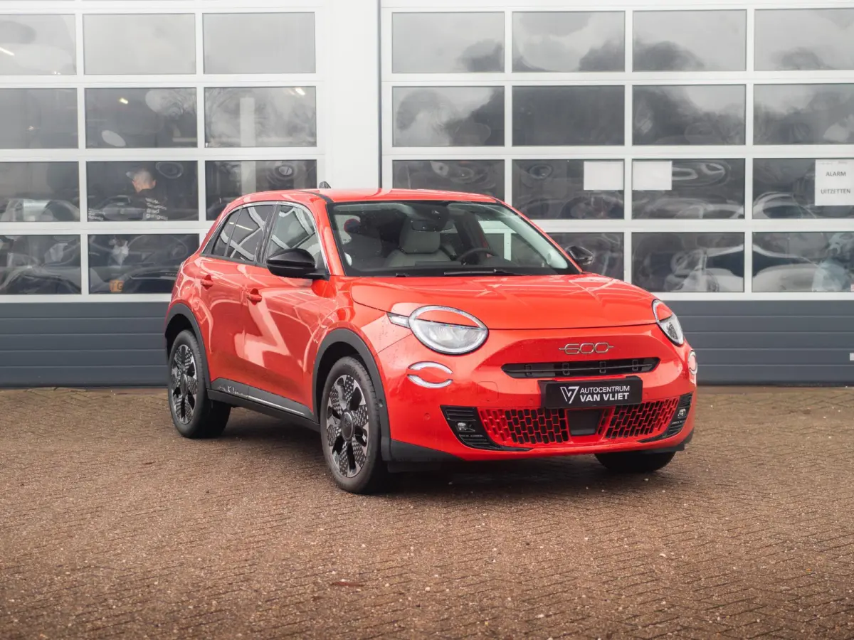 La Prima 54 kWh | 17% Bijtelling | Carplay | Elek. Stoel | Stoelverwarming | Keyless | LED | Clima