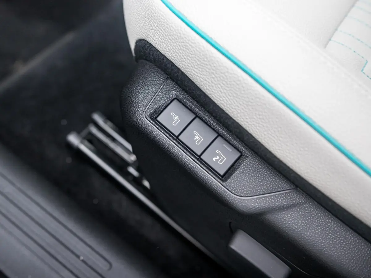 La Prima 54 kWh | 17% Bijtelling | Carplay | Elek. Stoel | Stoelverwarming | Keyless | LED | Clima