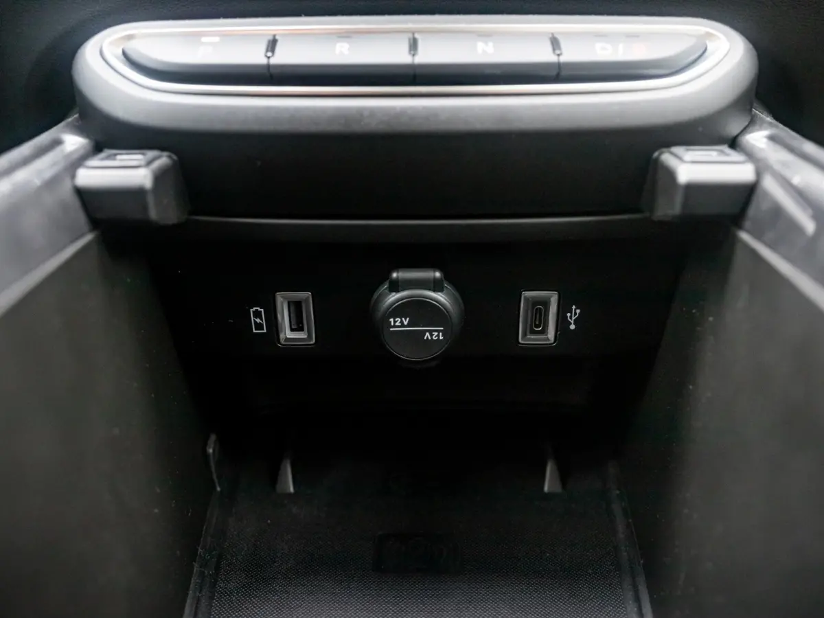 La Prima 54 kWh | 17% Bijtelling | Carplay | Elek. Stoel | Stoelverwarming | Keyless | LED | Clima