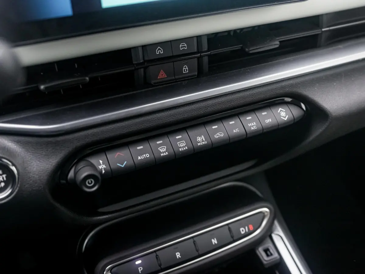 La Prima 54 kWh | 17% Bijtelling | Carplay | Elek. Stoel | Stoelverwarming | Keyless | LED | Clima