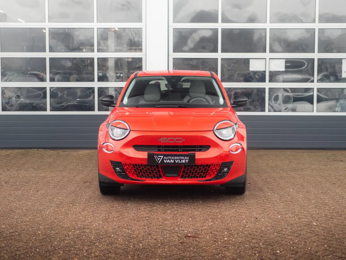 La Prima 54 kWh | 17% Bijtelling | Carplay | Elek. Stoel | Stoelverwarming | Keyless | LED | Clima