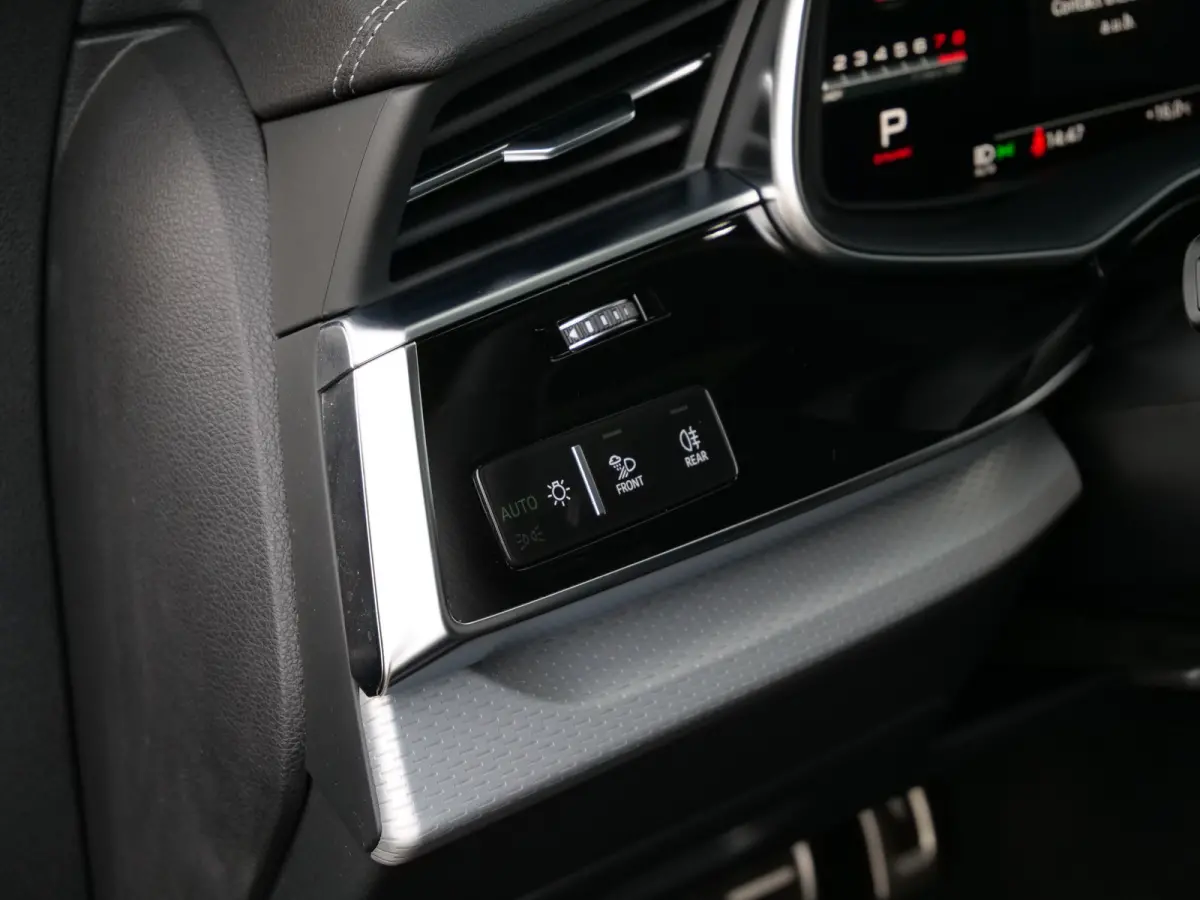 4.0 TFSI SQ8 Quattro 507 Pk Navi / DAB / Camera / Luchtvering