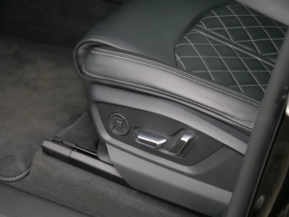 4.0 TFSI SQ8 Quattro 507 Pk Navi / DAB / Camera / Luchtvering